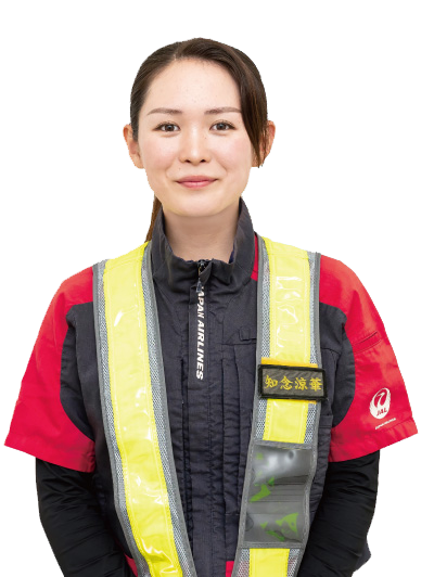 グランドハンドリングとして活躍する先輩の姿 知念さん